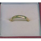 9CT GOLD WEDDING BAND Condition Report: total weight: 2.