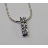 DIAMOND VERTICAL 3-STONE PENDANT ON A WHITE GOLD CHAIN, THE BRILLIANT-CUT DIAMONDS APPROX 1.