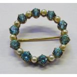 9CT GOLD CULTURED PEARL & ZIRCON CIRCULAR BROOCH - 3CM DIAMETER