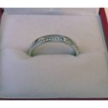 18 CARAT WHITE GOLD & DIAMOND SET RING Condition Report: total weight: 3.