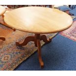 CIRCULAR TABLE ON CENTRE COLUMN 110 X 110 X 70