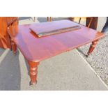 19TH CENTURY MAHOGANY WIND OUT DINING TABLE WITH 3 LEAVES & TURNED SUPPORTS 244CM LONG X 122CM WIDE