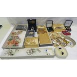 SELECTION OF VARIOUS WRIST WATCHES, AGATE JEWELLERY ETC.