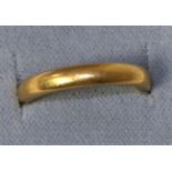 An 22 carat gold band ring, finger size K6.2g