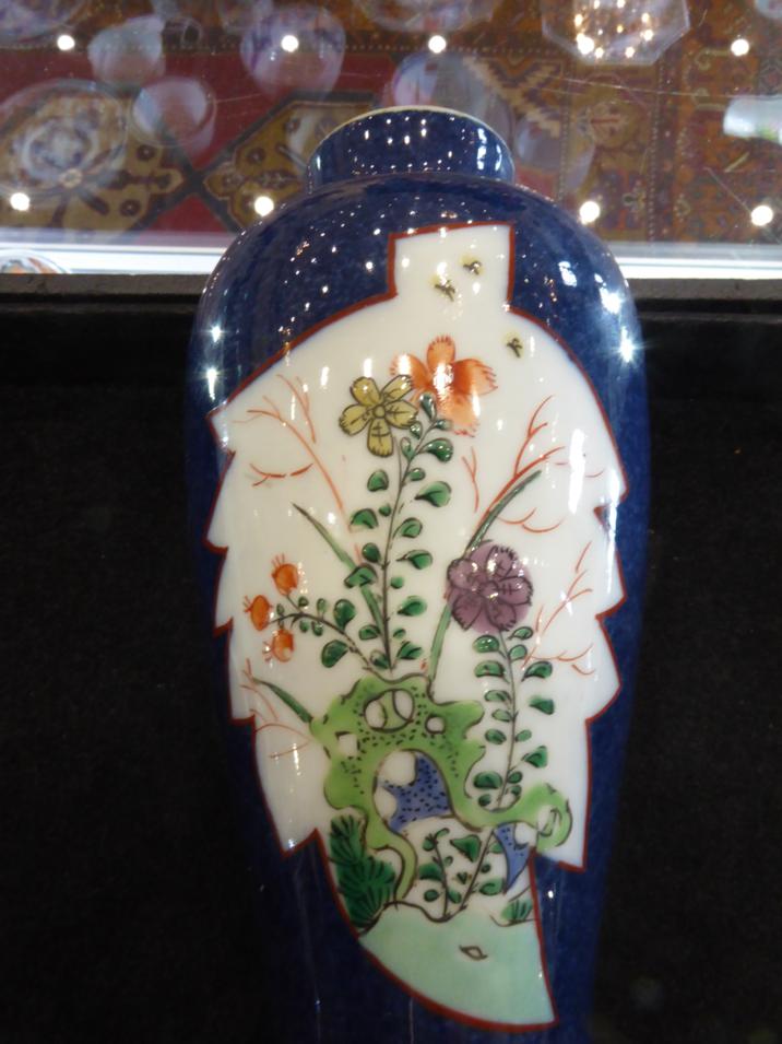 A Chinese Porcelain Baluster Vase and Cover, Qing Dynasty, painted in famille verte enamels with - Image 2 of 5