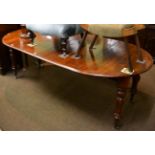 Early Victorian mahogany extending dining table fitted two leaves