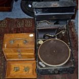 A cased Mah-jong set and a gramophone (2)