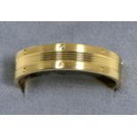 An 18 carat gold band ring, with engraved detail, finger size W1/29.1g