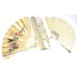 Early 20th century bone fan, with floral painted decoration (a.f.), in a card Duvelleroy fan box;