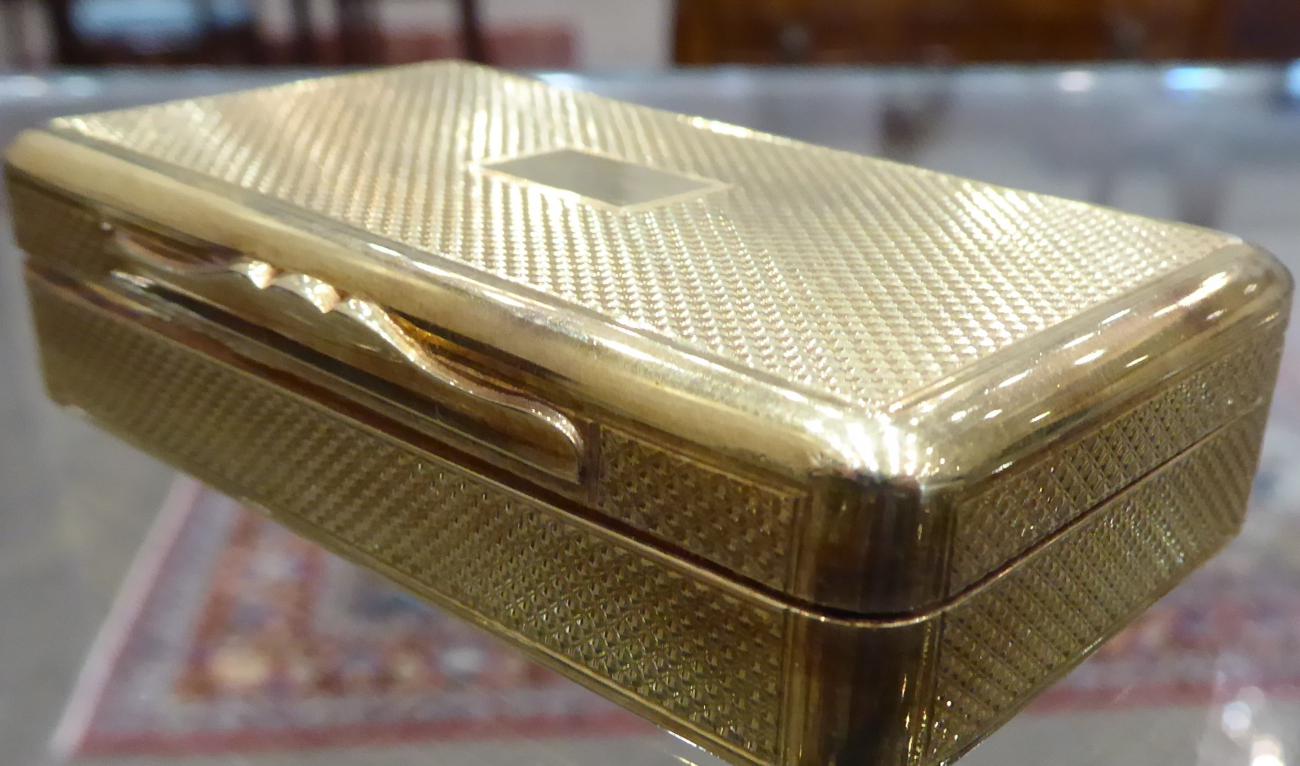 A George IV 18ct Gold Snuff Box, Charles Rawlings, London 1824, rectangular with rounded corners, - Image 4 of 10