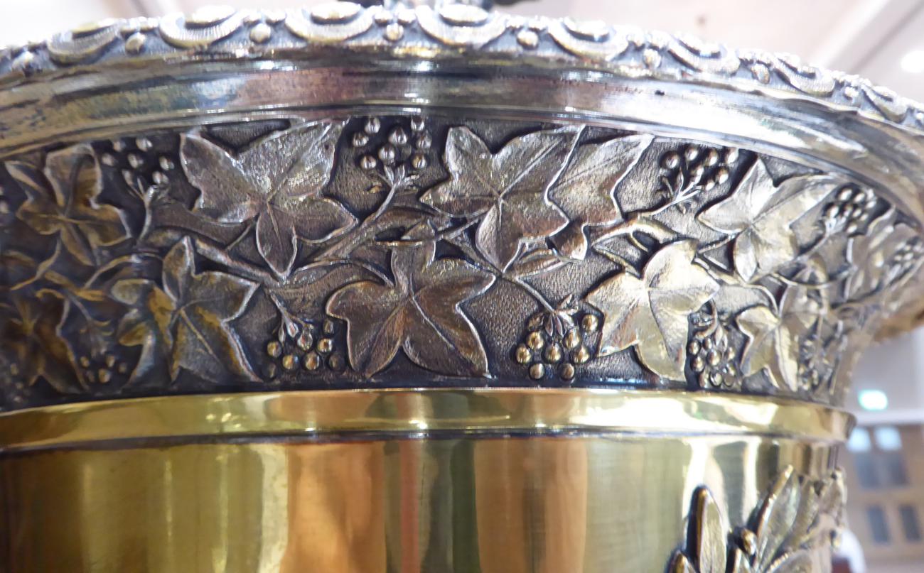The Chester Vase: A Silver Gilt Trophy Cup and Cover, Edward Barnard & Sons, London 1937, of campana - Image 7 of 9