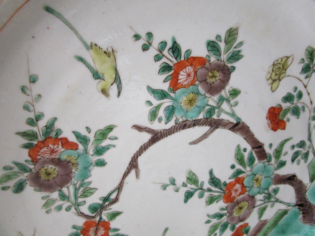 A Chinese Porcelain Circular Dish, Kangxi, painted with famille verte enamels with birds amongst - Bild 4 aus 7