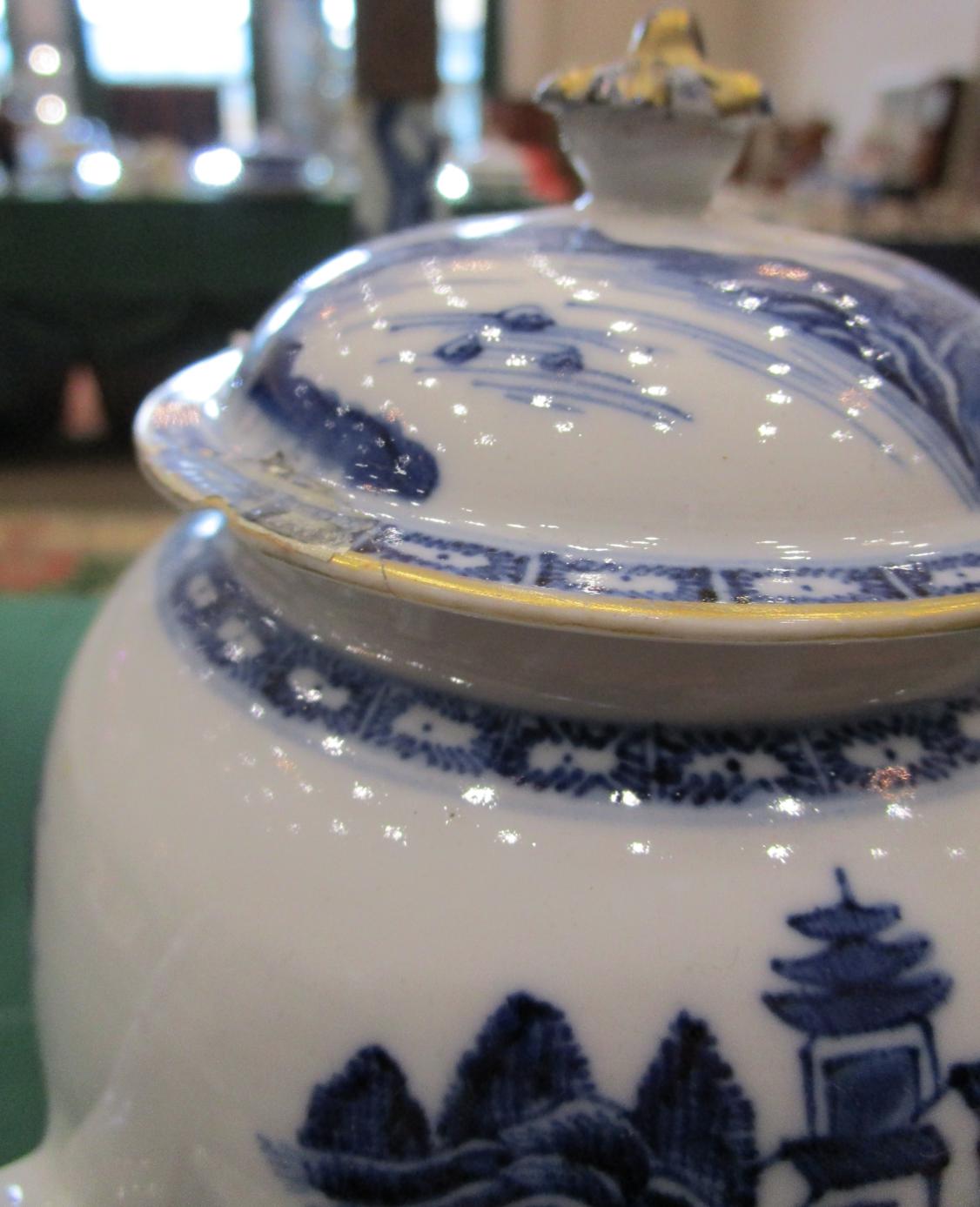 A Chinese Porcelain Pricket Candlestick, 18th century, with circular drip pan, on flared foot, - Bild 3 aus 13