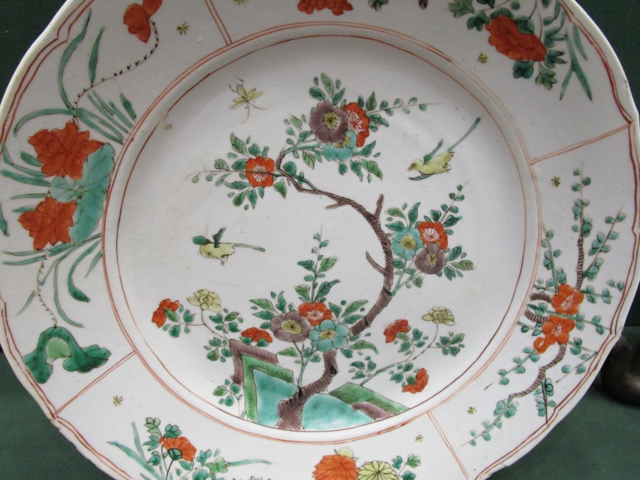 A Chinese Porcelain Circular Dish, Kangxi, painted with famille verte enamels with birds amongst - Bild 2 aus 7