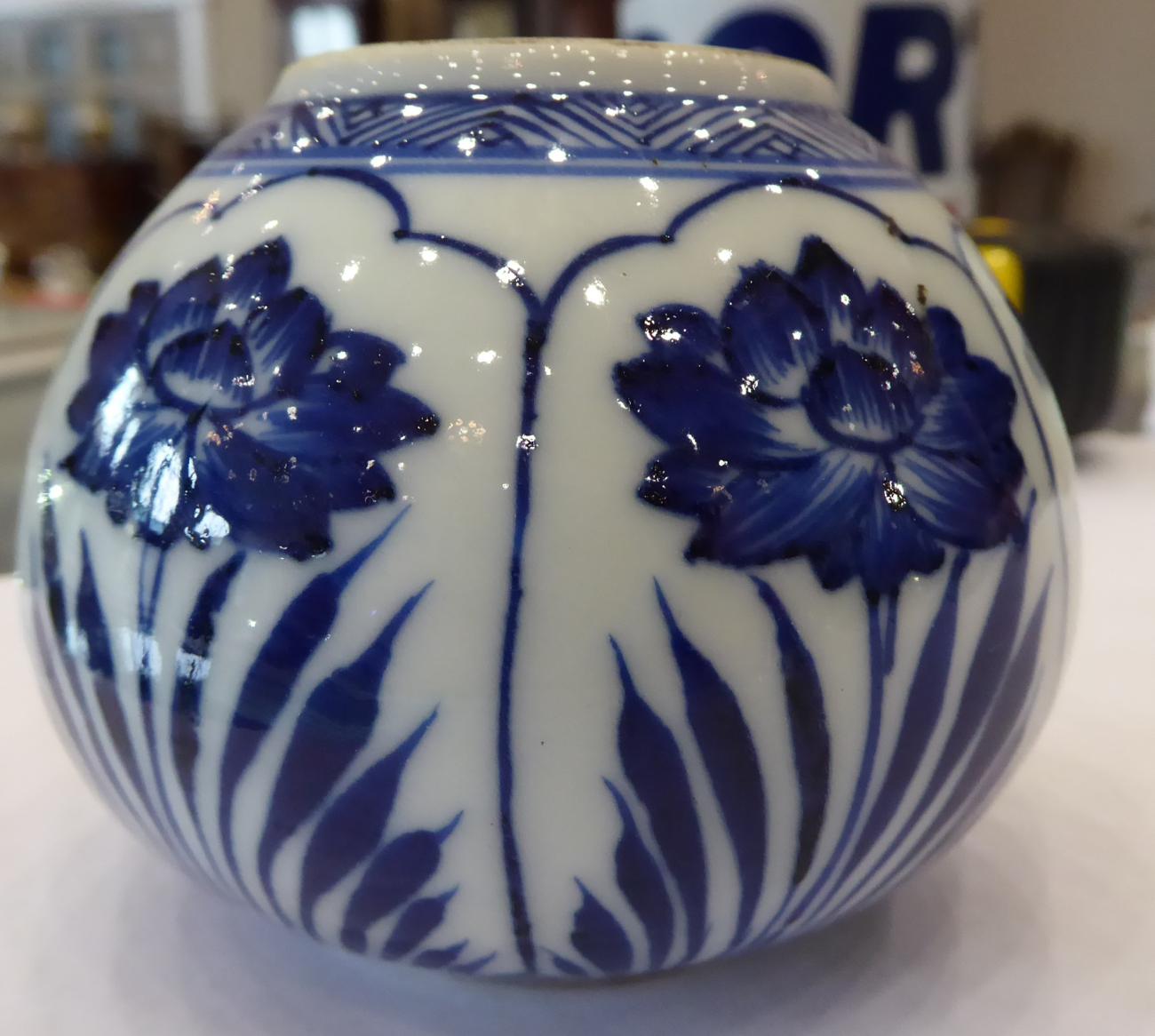 A Chinese Porcelain Water Pot, in Kangxi style, of ovoid form, painted in underglaze blue with - Bild 4 aus 6