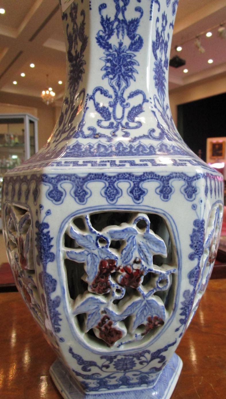 A Chinese Porcelain Octagonal Baluster Vase, Qianlong reign mark but not of the period, with - Bild 2 aus 10