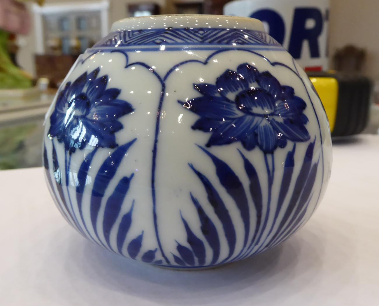 A Chinese Porcelain Water Pot, in Kangxi style, of ovoid form, painted in underglaze blue with - Bild 3 aus 6