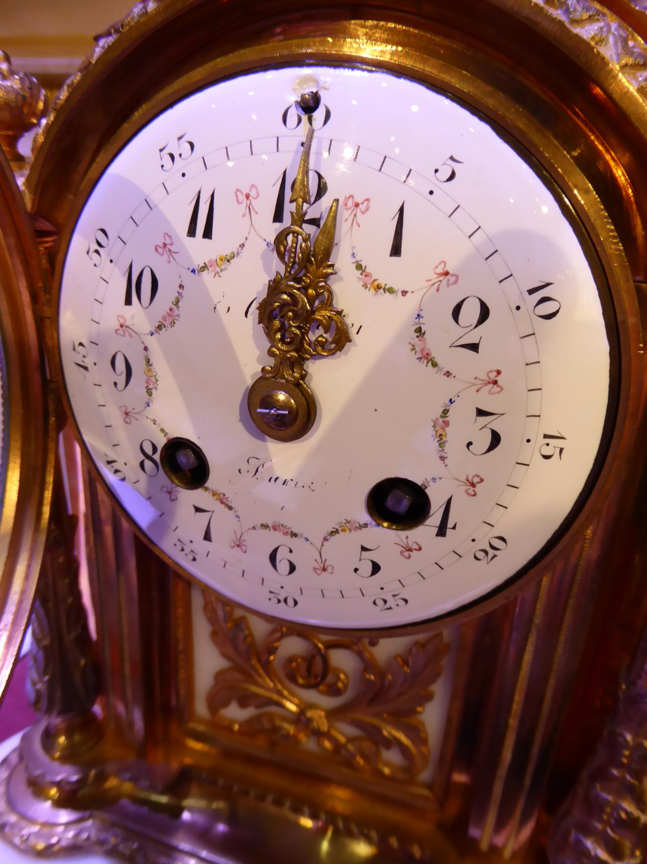 A Gilt Metal and White Marble Striking Mantel Clock, retailed by Cheriller, Paris, circa 1900, - Image 4 of 4