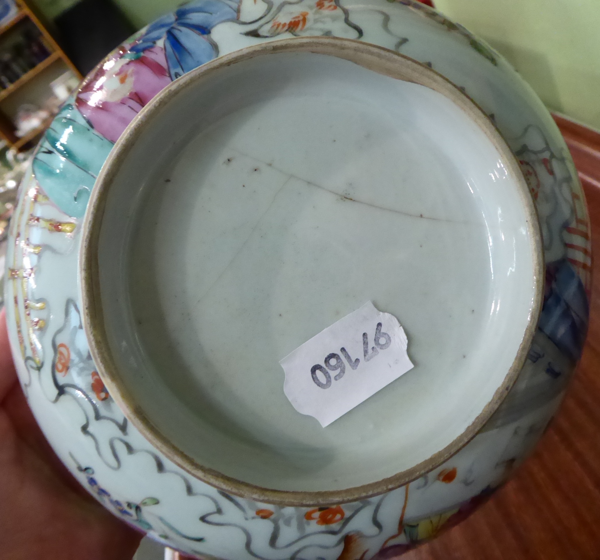 A group of Chinese porcelain to include a dragon and phoenix bowl; tea bowl and saucers ; together - Image 10 of 15