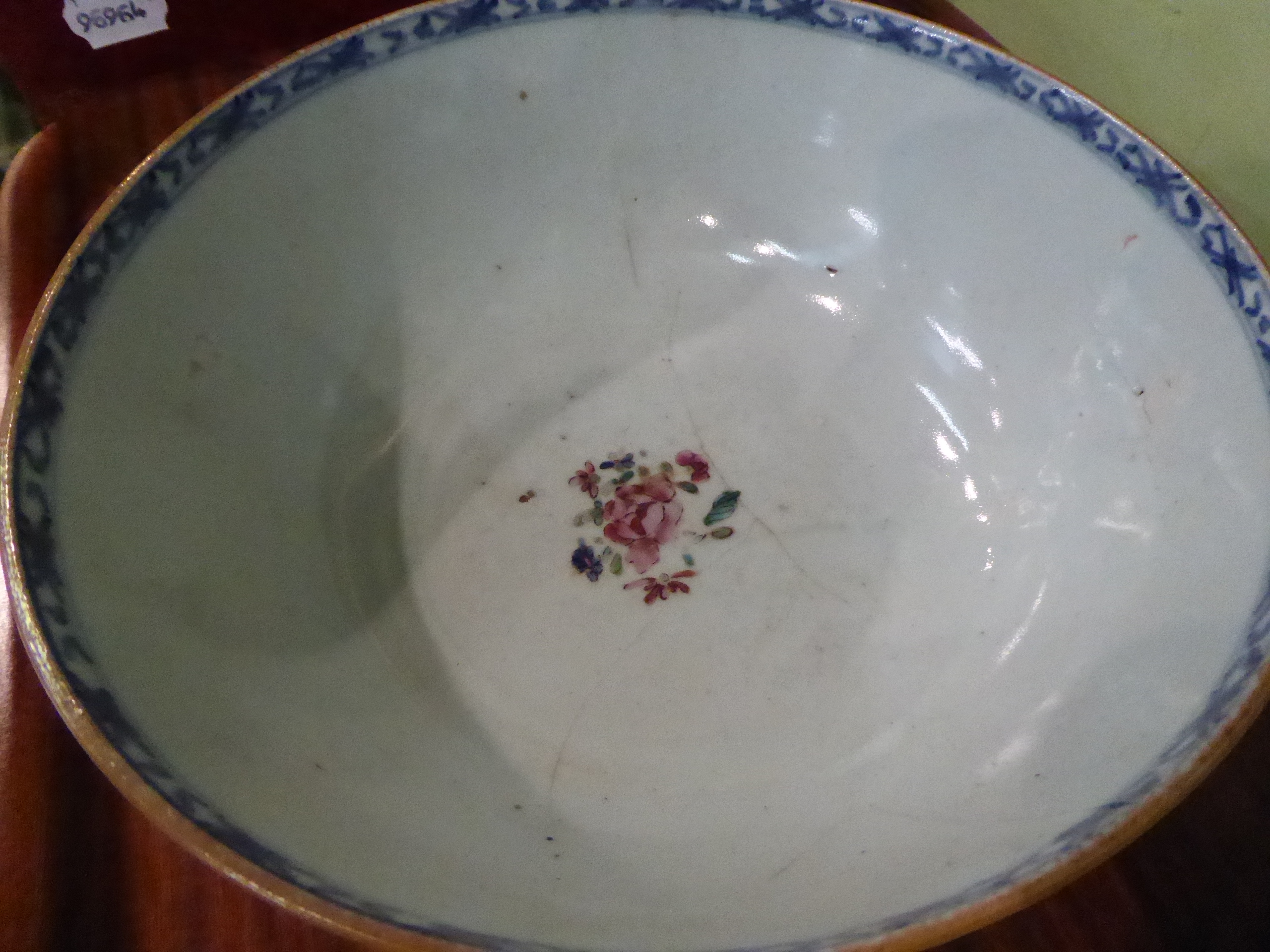 A group of Chinese porcelain to include a dragon and phoenix bowl; tea bowl and saucers ; together - Image 9 of 15