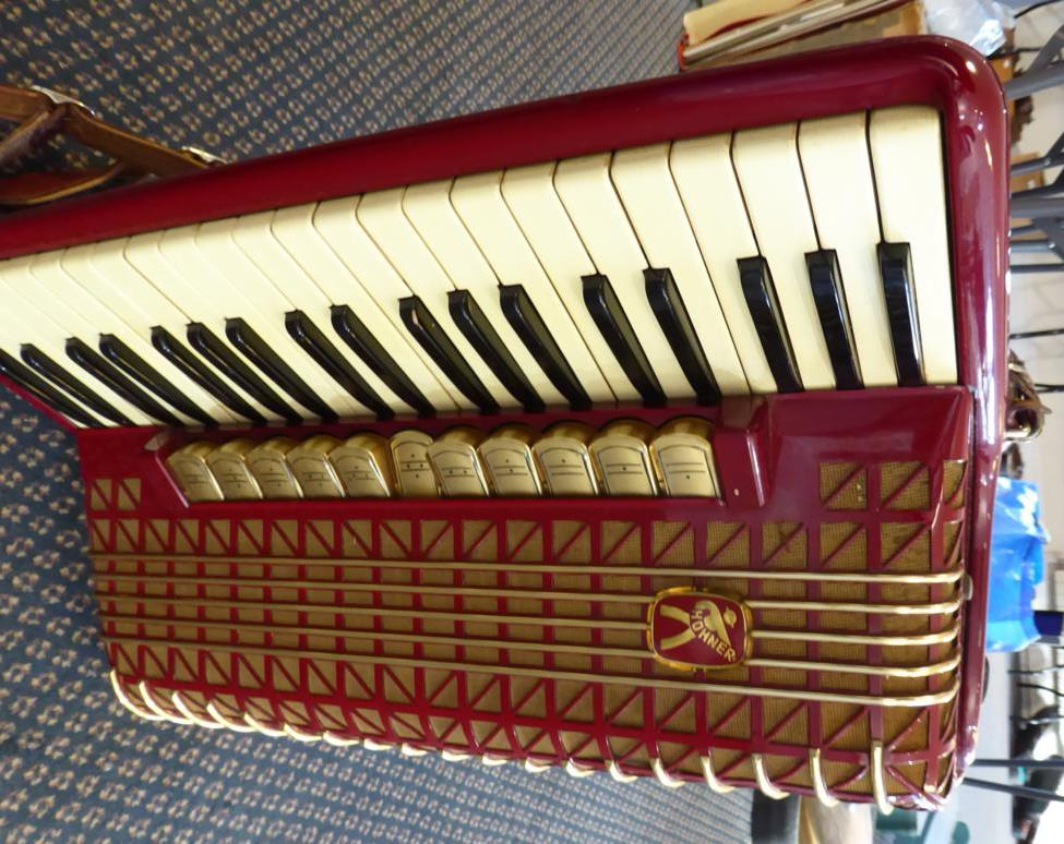 Hohner Atlantic IV De Luxe Accordion 120 bass buttons with 3 registers and 41 piano keys with 11 - Image 4 of 7