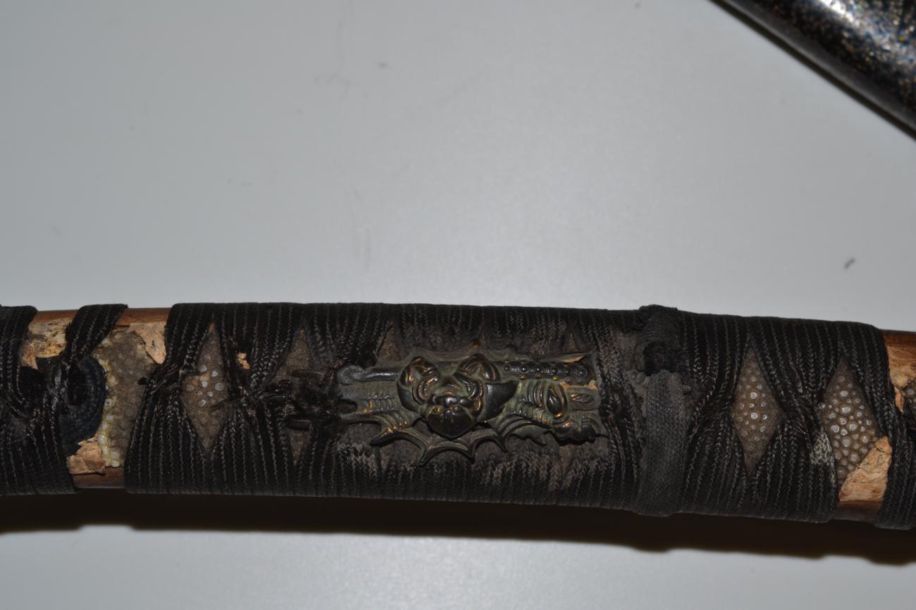 A Shinto Japanese Tachi, the 77.5cm blade with broad undulating hamon, the one piece brass habaki - Image 2 of 15