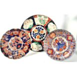 A large Japanese Imari charger, together with two smaller, Meiji period (3)