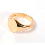 A 9 carat gold signet ring, 11.1g