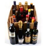 Christmas Halves & Minatures, various assorted bottles (20 bottles in total)