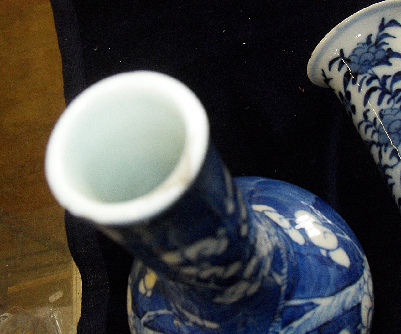 Seven various small Chinese blue and white vases (some A/F) - Image 5 of 10