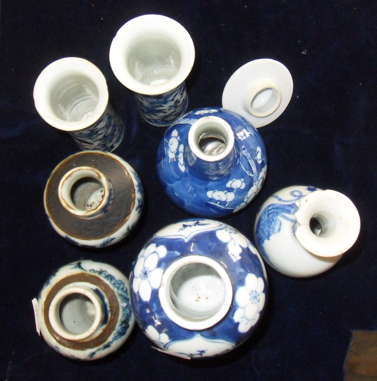 Seven various small Chinese blue and white vases (some A/F) - Image 3 of 10