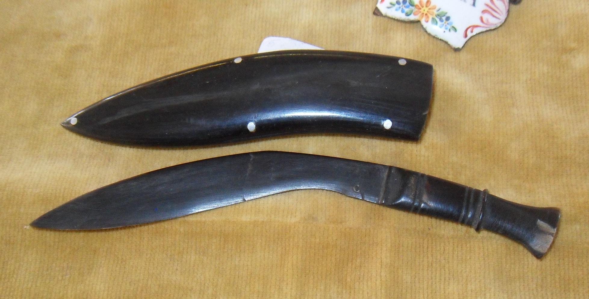 Carved horn Kukri dagger with inlaid horn sheath, and painted enamel decanter label "Madeira" - Image 3 of 3