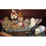 Six various modern teddy bears and two humorous painted plaster figures