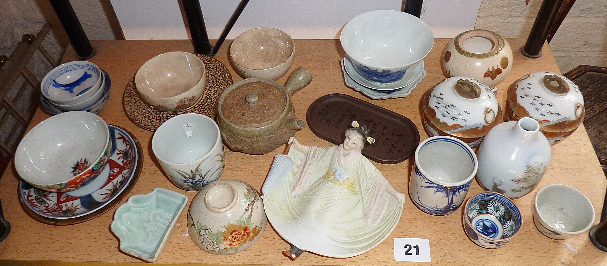 Shelf of Japanese and oriental porcelain items, some 19th c.