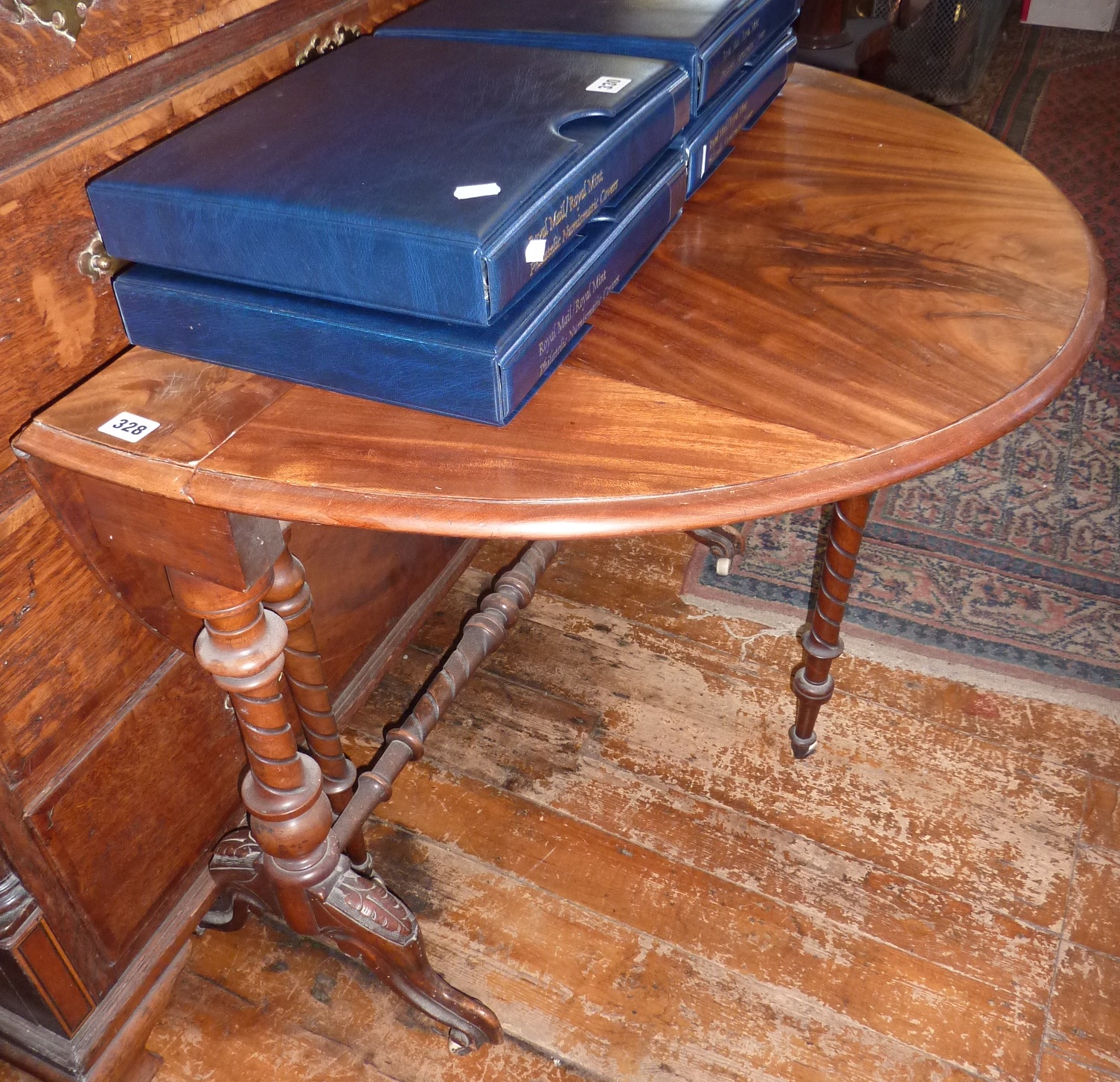 Victorian walnut oval Sutherland table