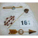 14ct and 15ct gold brooches, one set with an aquamarine, one shaped as an arrow, a gold? hatpin, and