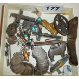 Box of old and vintage jewellery, pendants, brooches etc. (some gold, silver and scrap), badges,