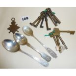 Old keys, silver spoons and a 1914-15 Star medal marked as 1522 PTE I? FEARN NOTTS :& DERBY: R. to