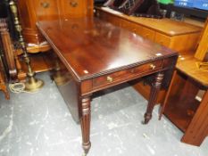 An early 19th century Regency drop-leaf Pembroke table -Est £80 - £120 - This lot MUST be paid for