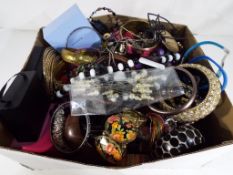 A very large quantity of unsorted costume jewellery