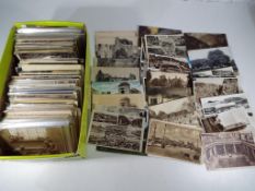 Deltiology - a collection in excess of 500 UK and foreign topographic postcards with a few subjects,