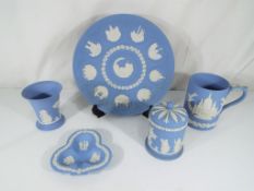 Wedgwood - five pieces of powder blue We