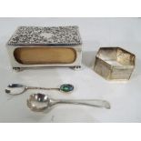 A Victorian silver hallmarked matchbox holder, Birmingham assay 1896,