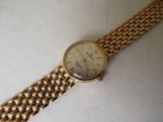 A lady's hallmarked 9 carat gold watch with hallmarked 9 carat gold bracelet,