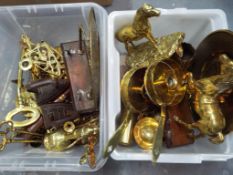 Approx 24kgs of brass ware to include horse brasses,