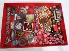 A good mixed lot of predominantly costume jewellery to include sixteen vintage brooches to include