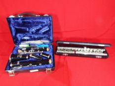 A cased Parrot flute and a cased Bundy Resonite Clarinet in case (2) Est £30 - £50