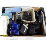 A good mixed lot to include a quantity of vintage photographic equipment to include a Polariod