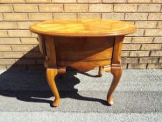 A good quality oval inlaid occasional table approx 56cm x 70cm x 57cm