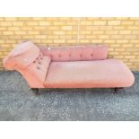 A Victorian upholstered chaise lounge on